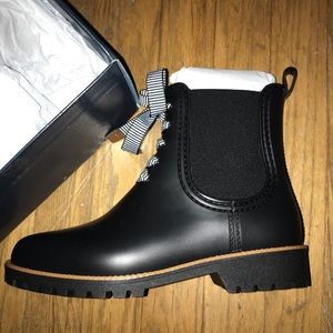 BRAND NEW BERNARDO ZINA RAIN BOOTS